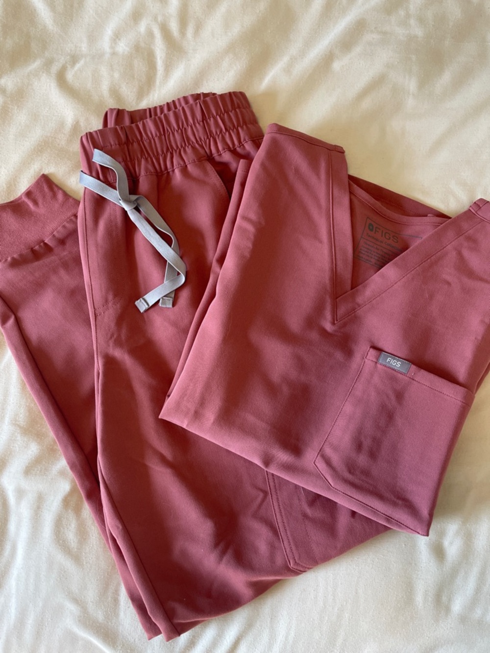 Figs Women's Scrub Set